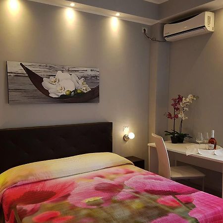 Cristal Rooms Piacenza Eksteriør bilde